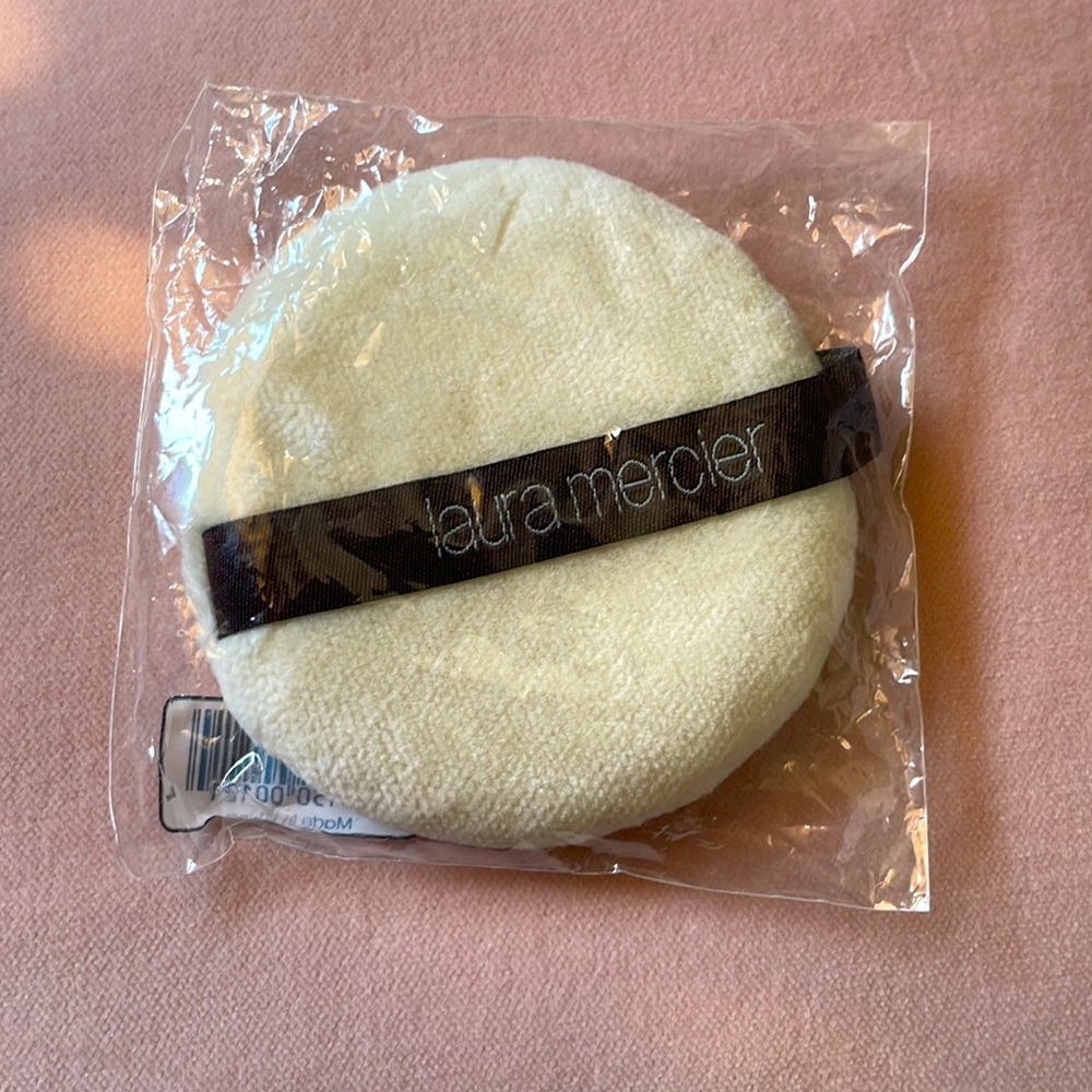 NWT Laura Mercier Puff